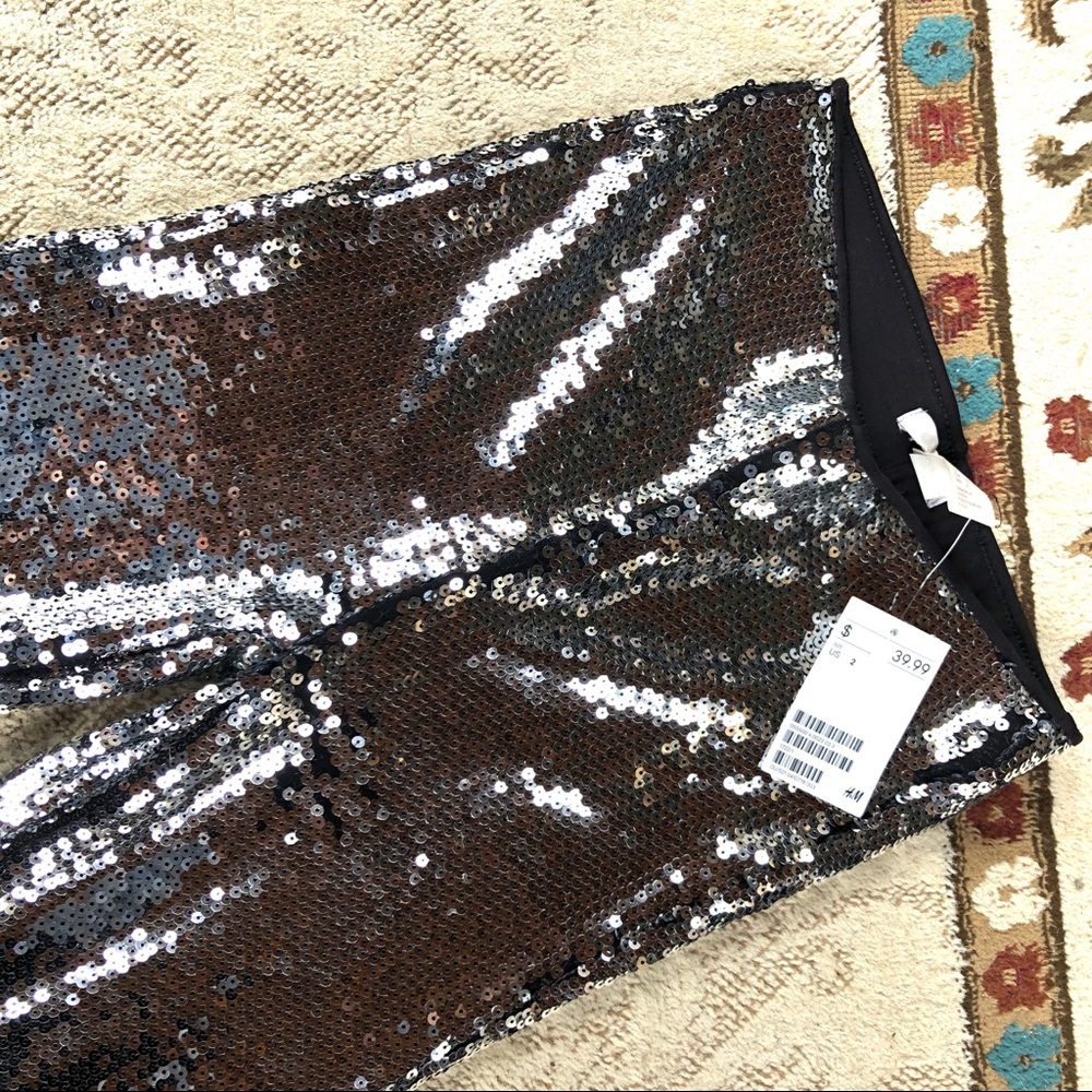 🌟 H&M Silver Sequin Pants - Picture 2 of 6